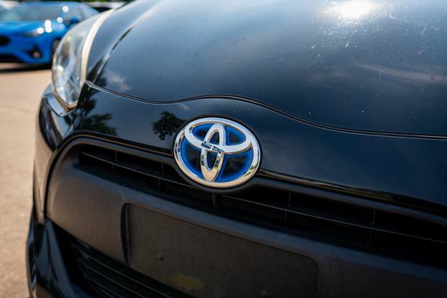 Used 2017 Toyota Prius C One FWD image 13