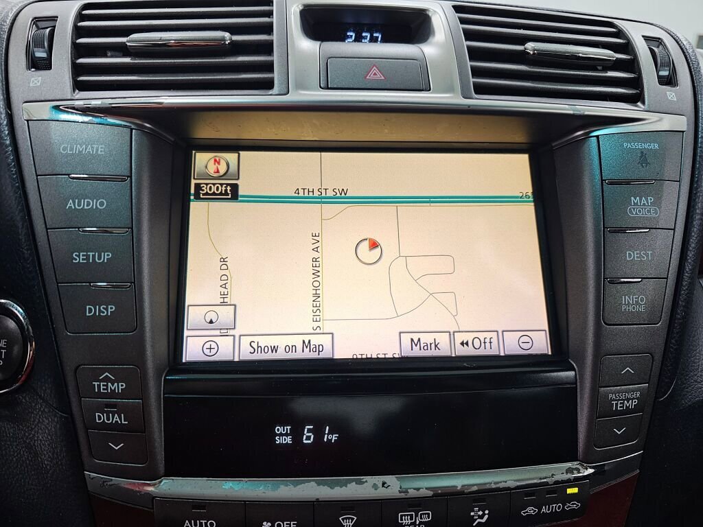 Used 2011 Lexus LS 460 L w/ Luxury Pkg image 27