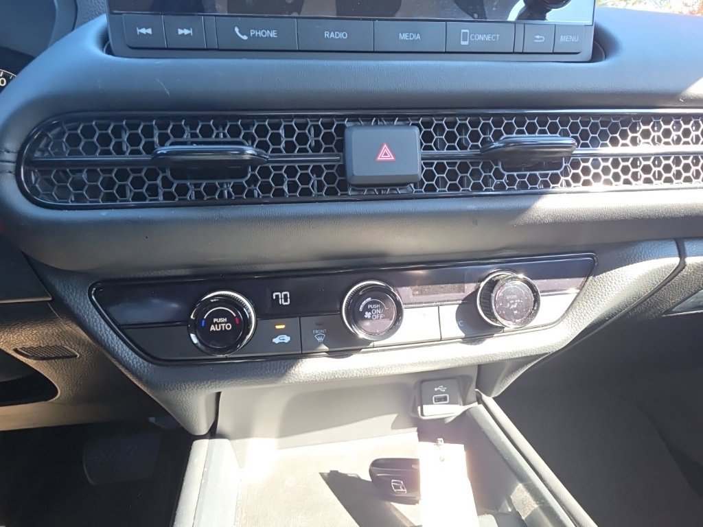 Used 2025 Honda HR-V LX image 16