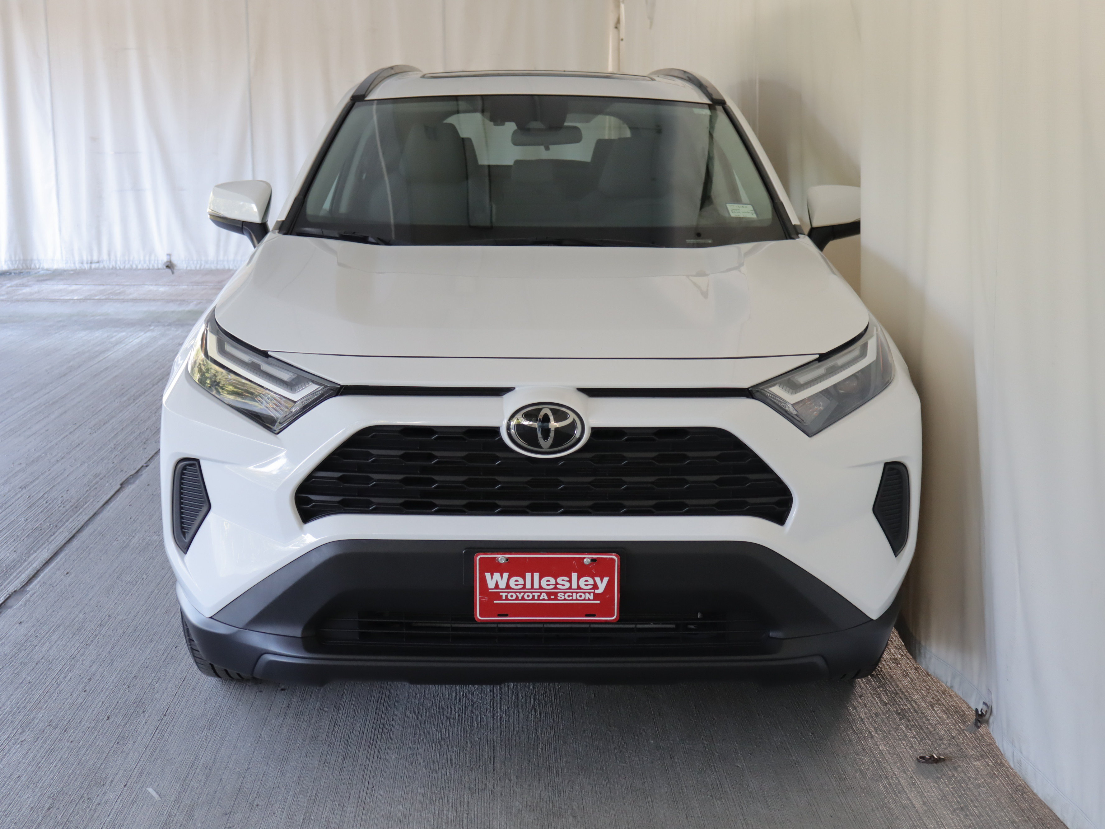 Used 2024 Toyota RAV4 XLE w/ Convenience Package AWD/4WD image 4