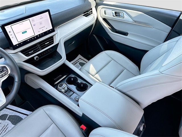Used 2025 Ford Explorer Active w/ Active Comfort Package image 22