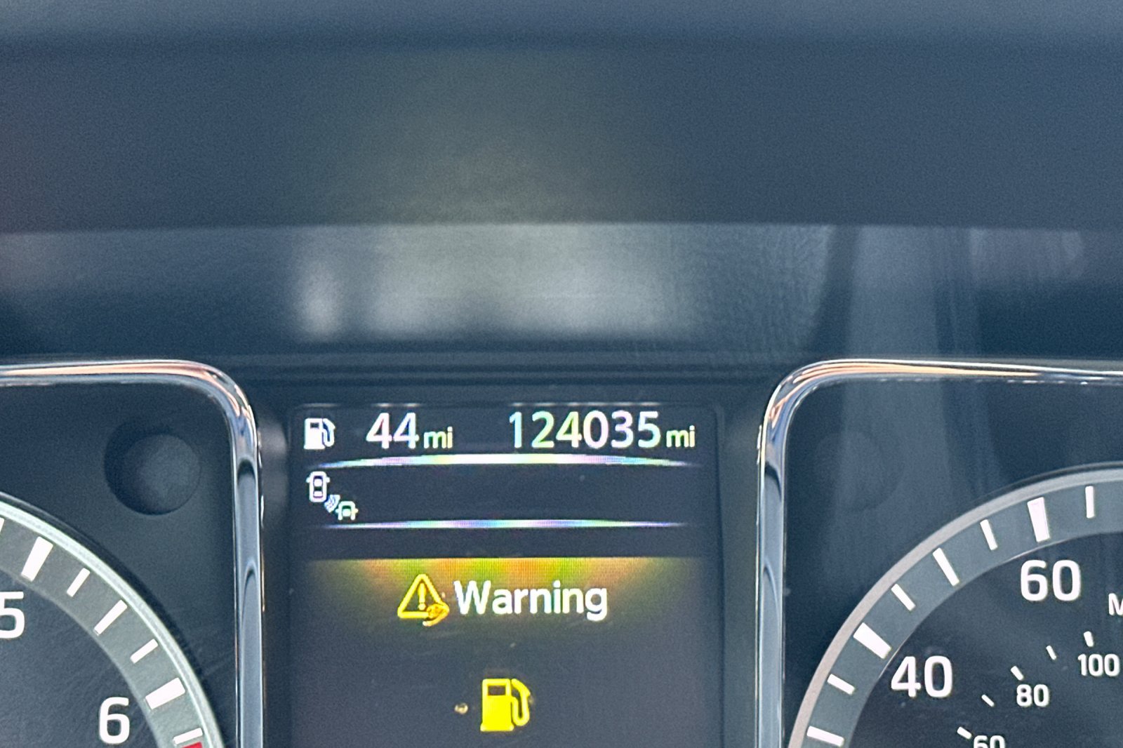 Used 2018 Nissan Titan SL AWD/4WD image 23