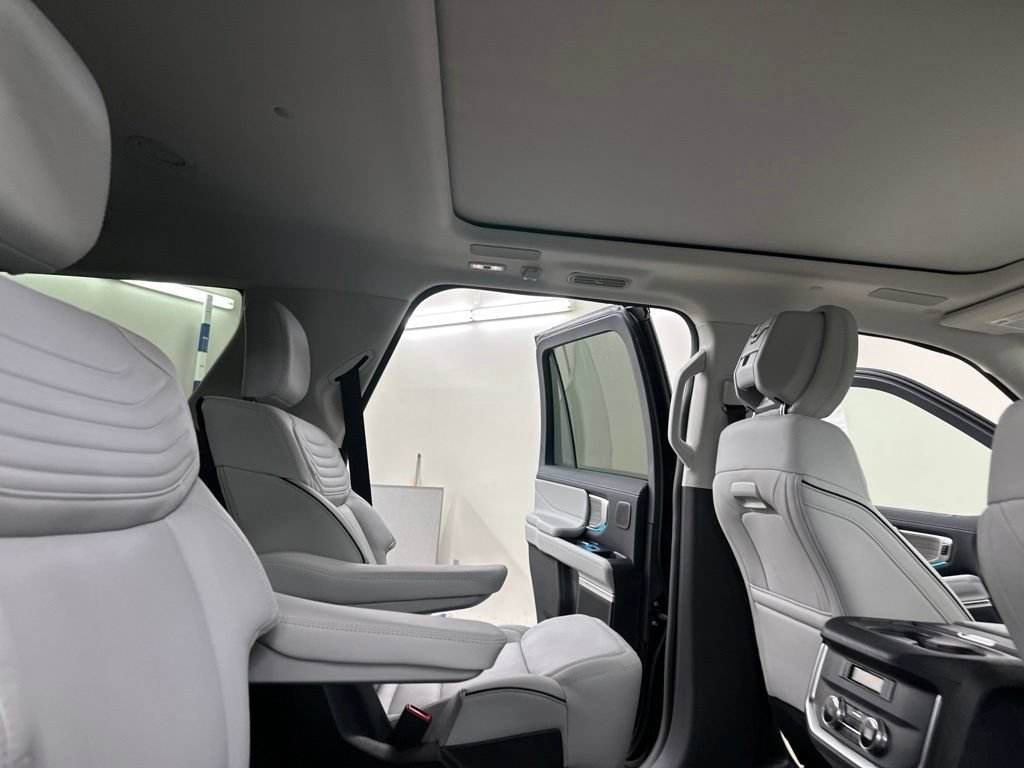 New 2027 Ford Expedition Platinum w/ Platinum Ultimate Package AWD/4WD image 27