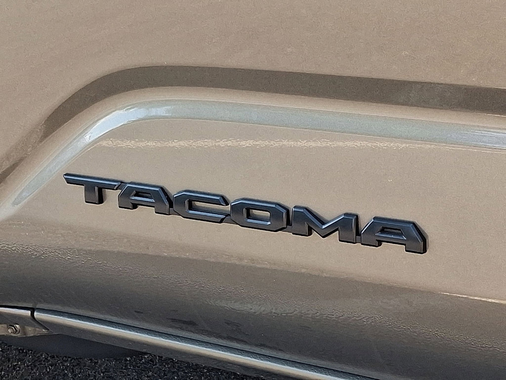 Used 2025 Toyota Tacoma TRD Off-Road image 19