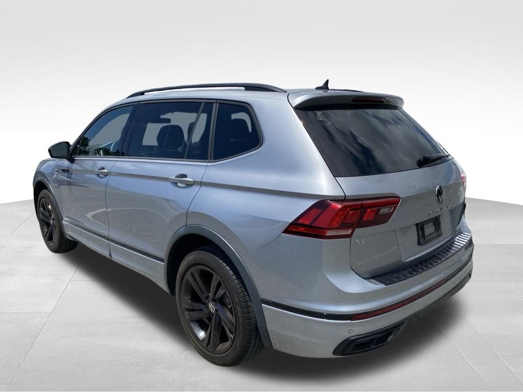 Used 2024 Volkswagen Tiguan SE R-Line AWD/4WD image 11