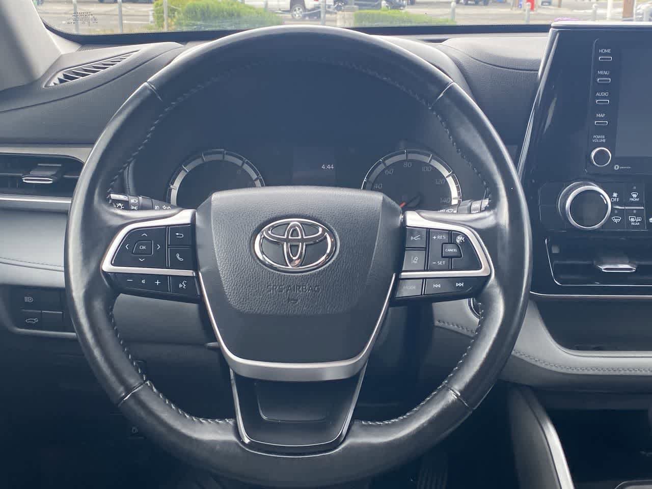 Used 2022 Toyota Highlander LE AWD/4WD image 14