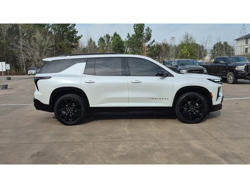 Used 2024 Chevrolet Traverse RS image 9
