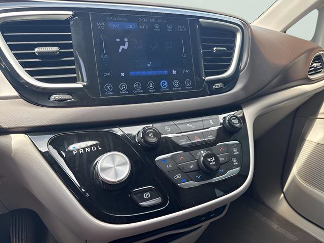 Used 2017 Chrysler Pacifica Touring-L image 26