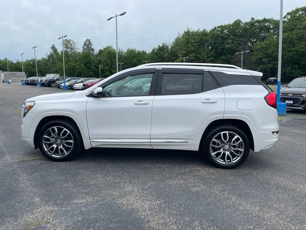 Used 2024 GMC Terrain Denali w/ Denali Premium Package AWD/4WD image 3