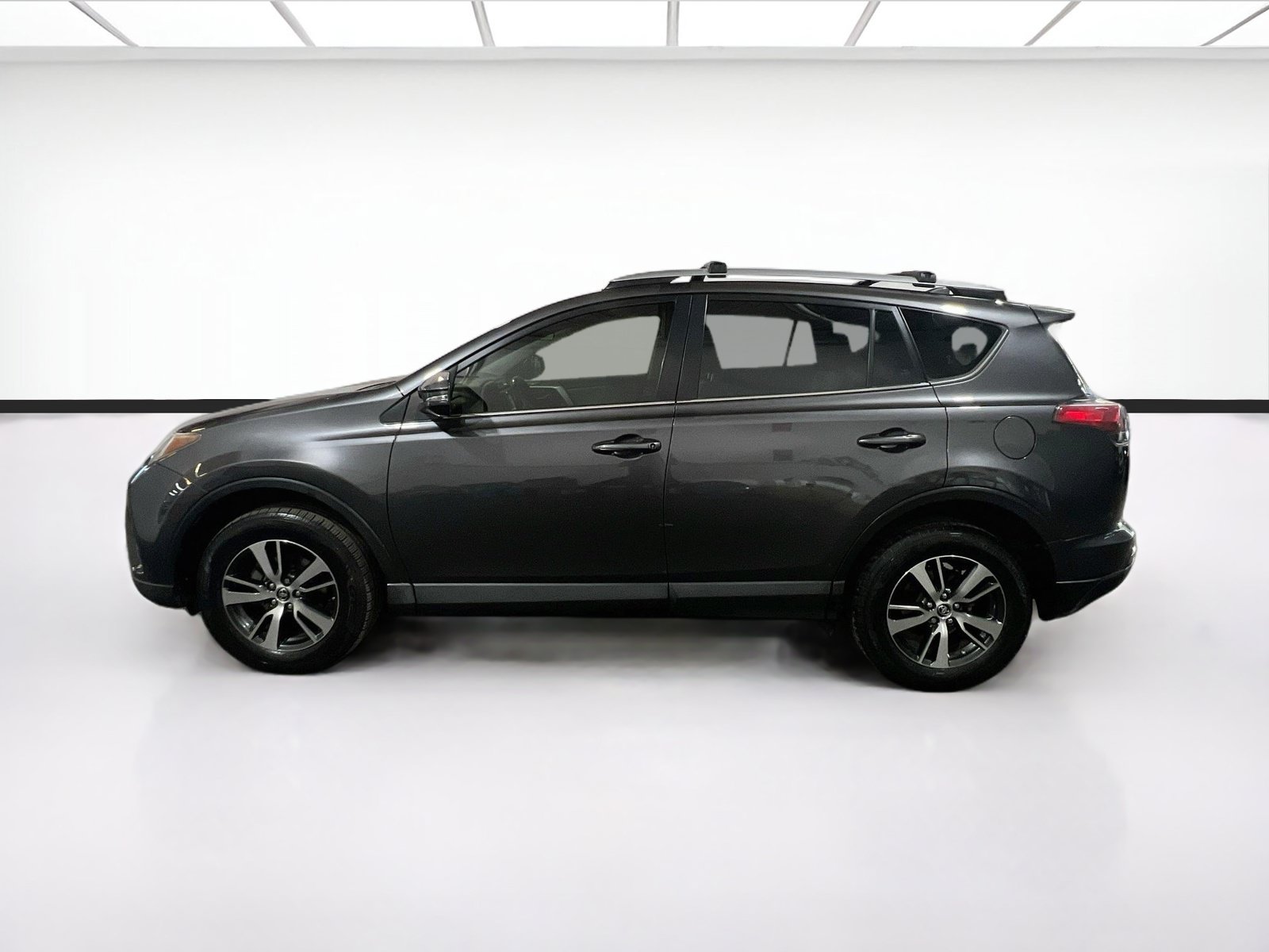 Used 2018 Toyota RAV4 XLE AWD/4WD image 22