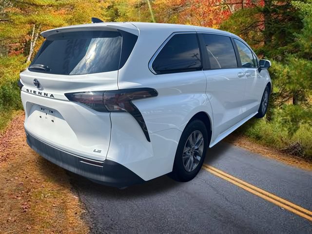 Used 2025 Toyota Sienna LE FWD video 3