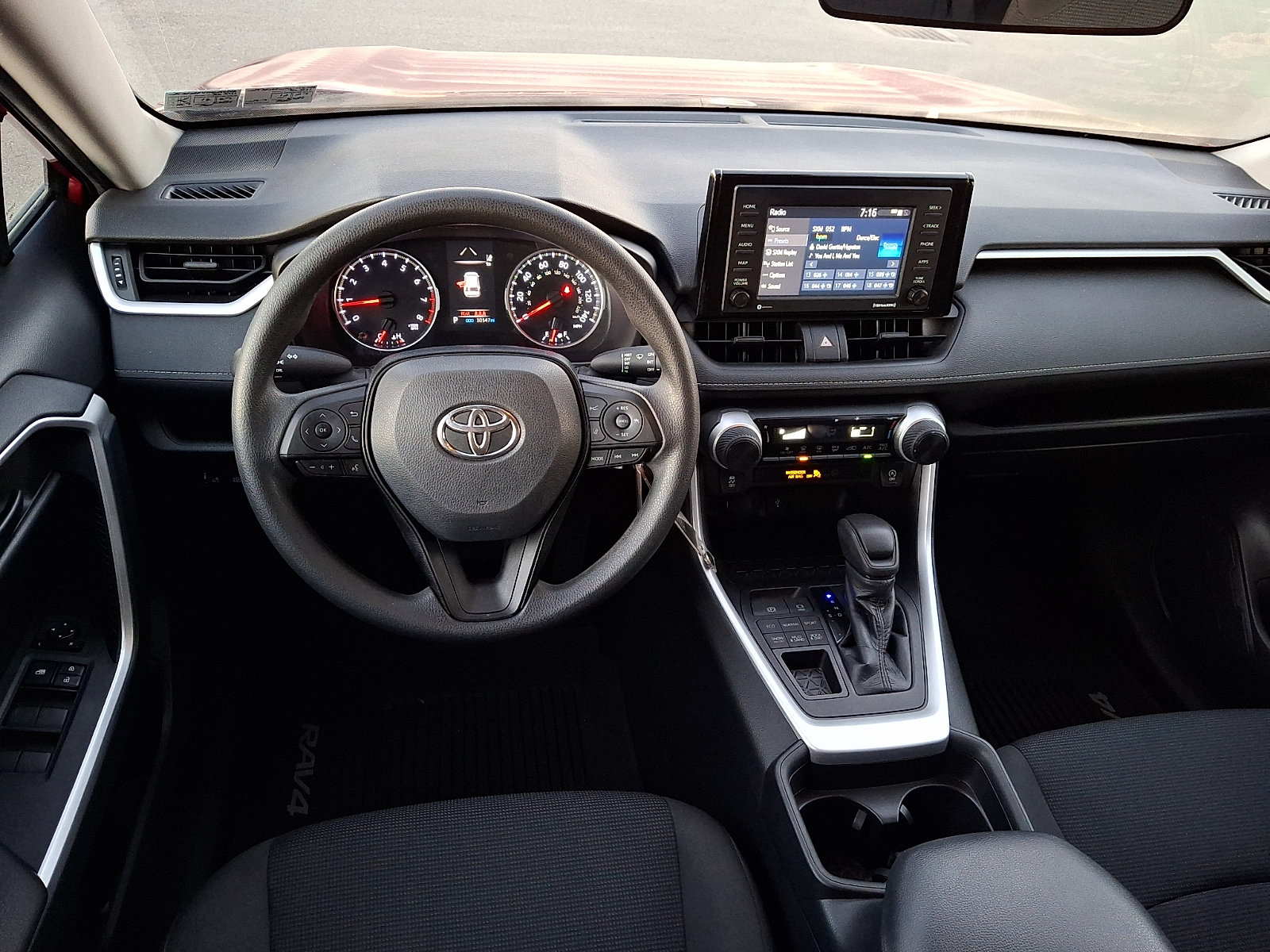 Used 2021 Toyota RAV4 LE AWD/4WD image 11