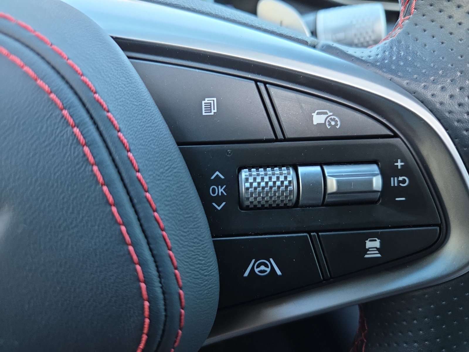 Used 2023 Genesis GV70 2.5T w/ Sport Prestige Package image 18