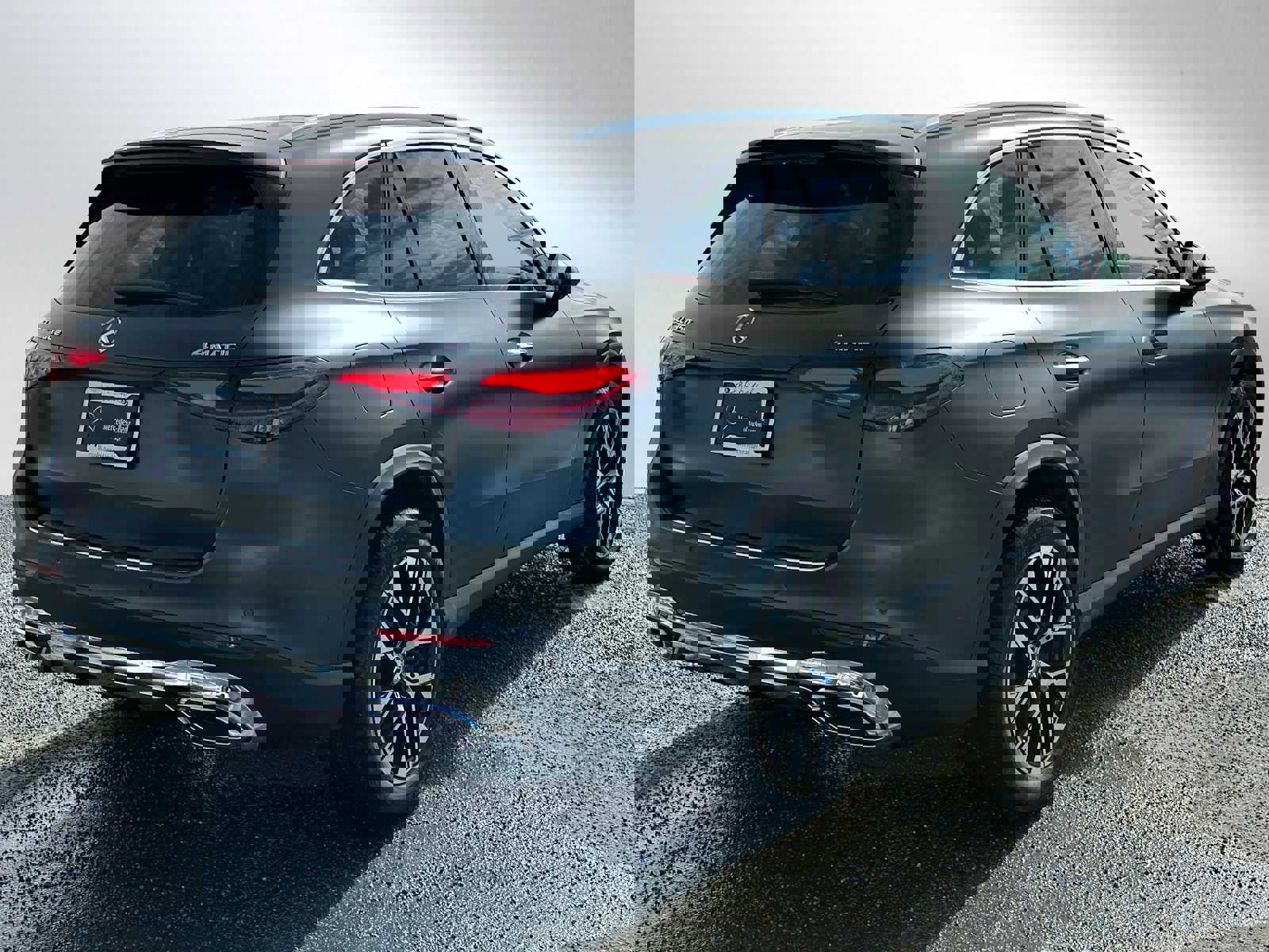 Used 2026 Mercedes-Benz GLC 350e 4MATIC image 3