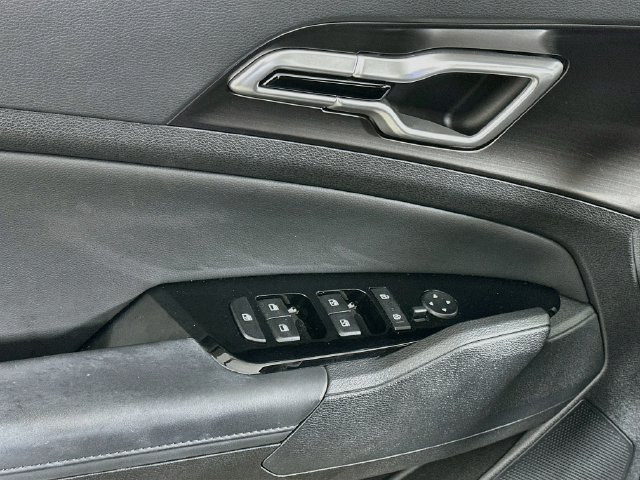 Used 2025 Kia Sportage EX FWD image 10