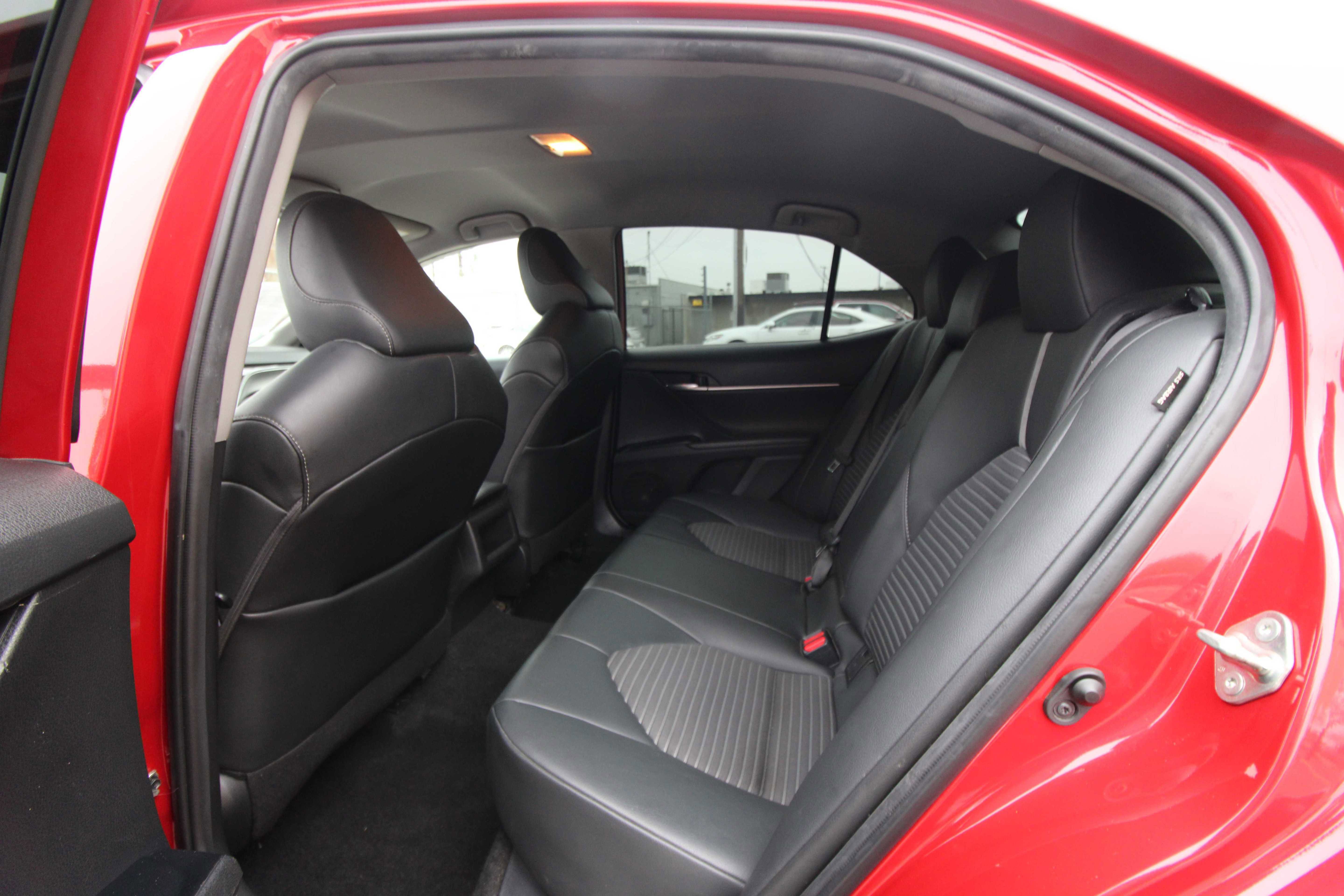 Used 2020 Toyota Camry SE image 43