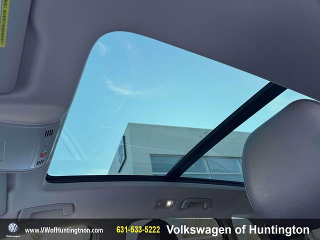 Certified 2025 Volkswagen Taos SE w/ Panoramic Sunroof Package image 19