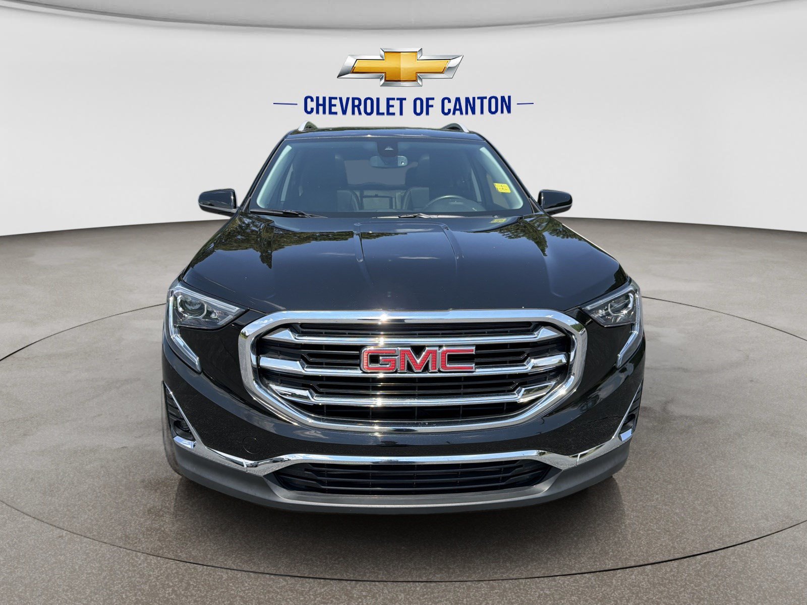 Used 2021 GMC Terrain SLT w/ Infotainment Package II FWD image 2