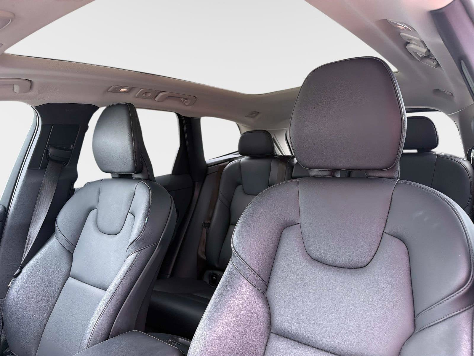 Certified 2025 Volvo XC60 B5 Core AWD/4WD image 19