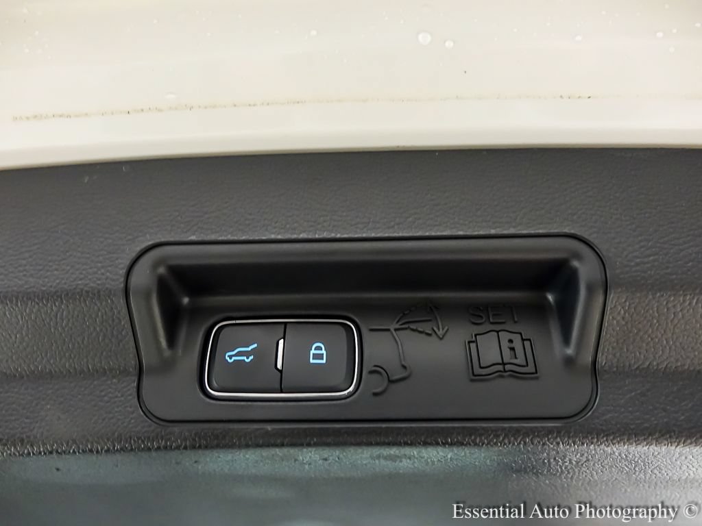 Used 2023 Ford Explorer XLT w/ Equipment Group 202A AWD/4WD image 25