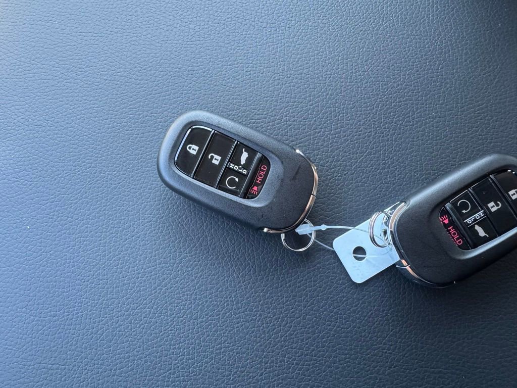 New 2025 Honda Pilot Touring image 14