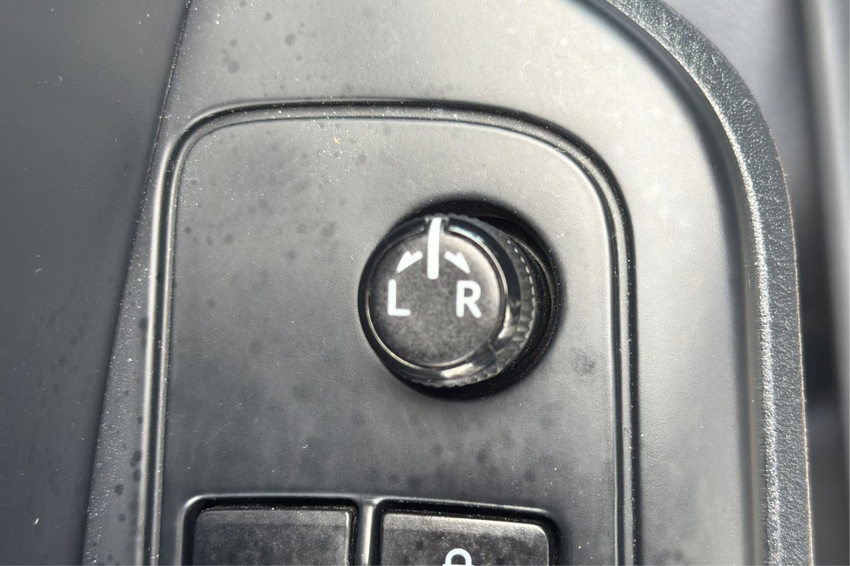 Used 2018 Toyota C-HR XLE image 34