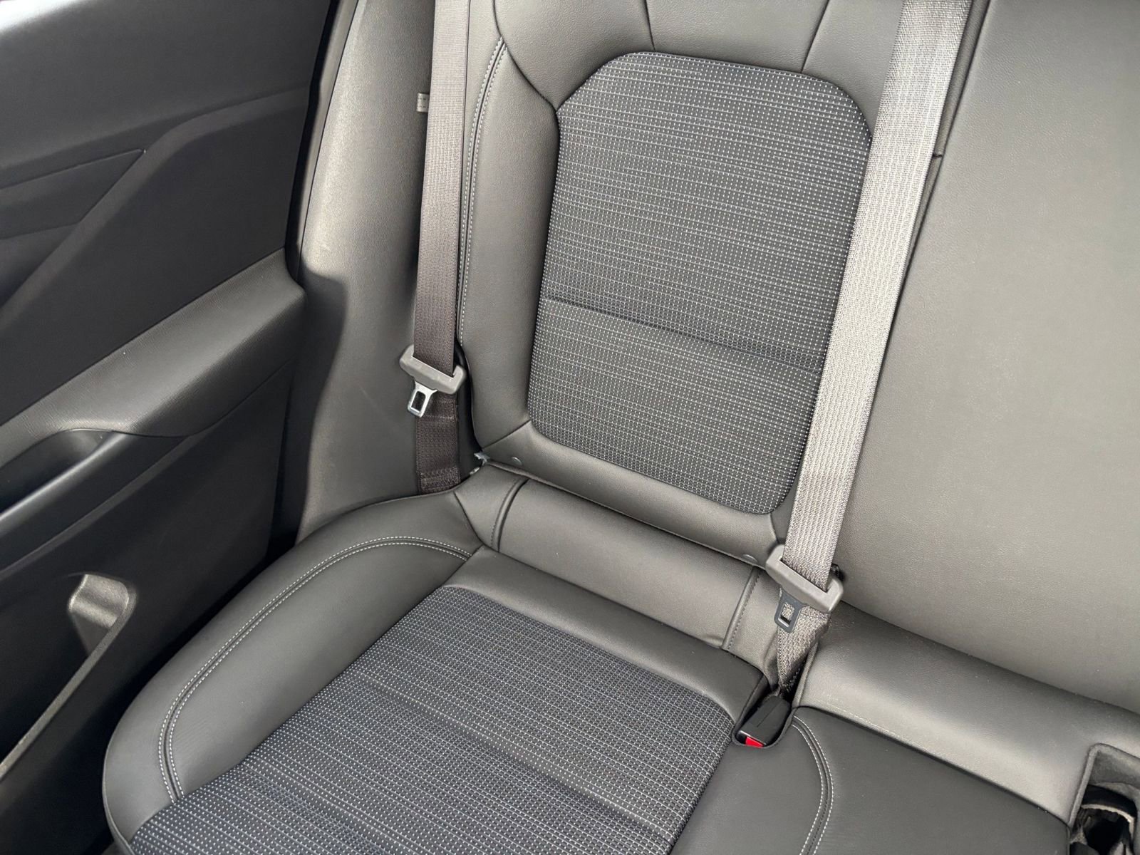 Used 2025 Buick Envista Preferred FWD image 37