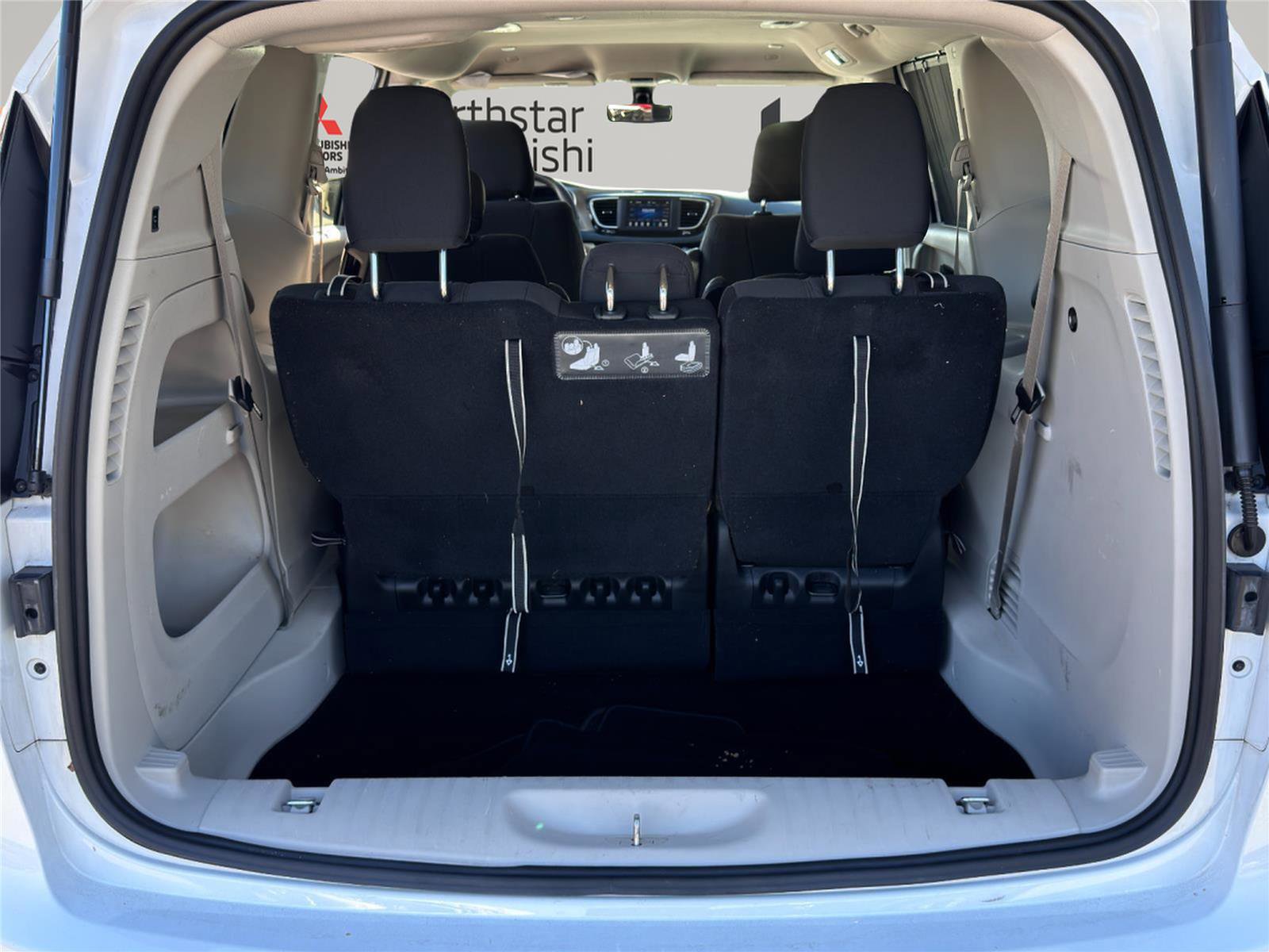 Used 2020 Chrysler Pacifica Touring image 26