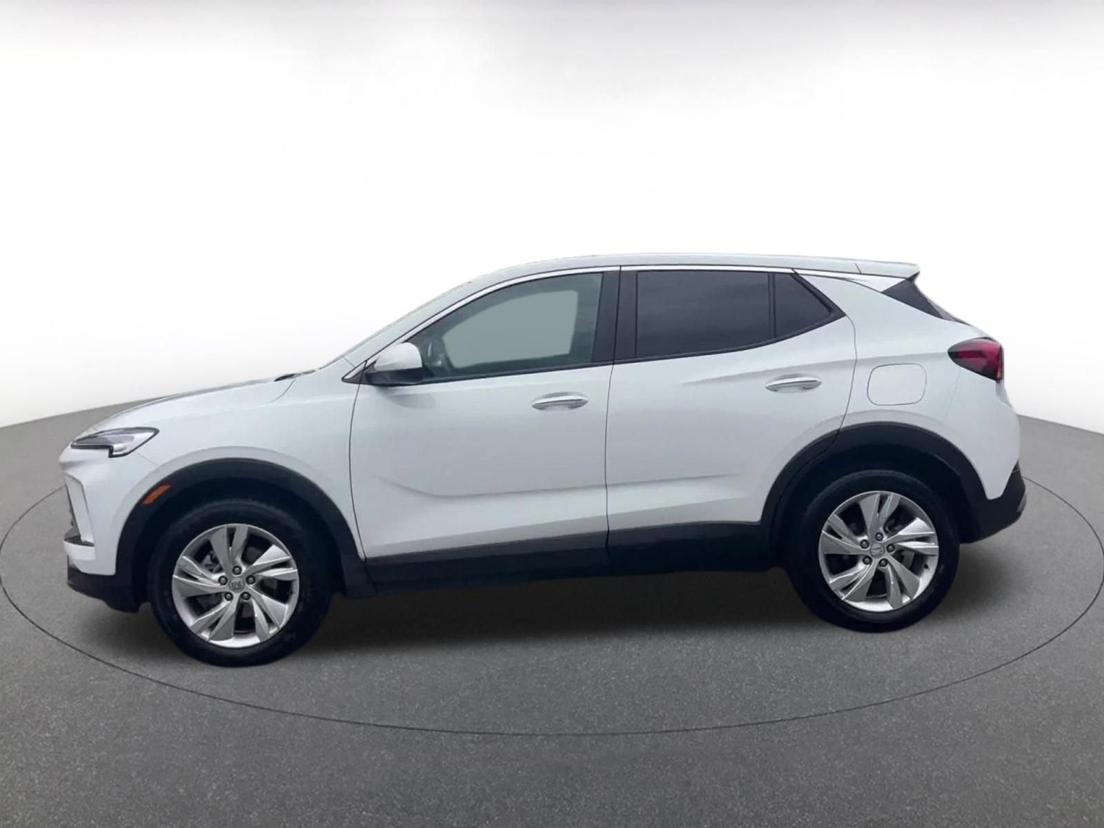 Used 2025 Buick Encore GX Preferred AWD/4WD image 9