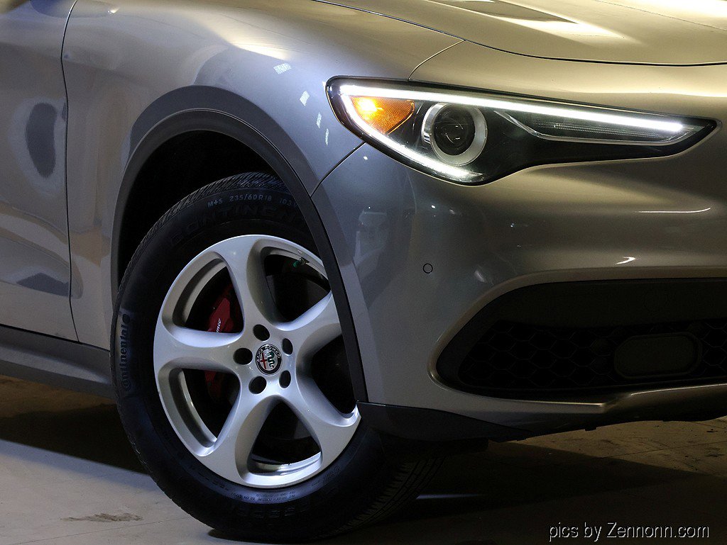Used 2018 Alfa Romeo Stelvio AWD image 3