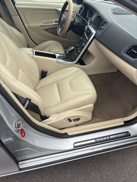 Used 2015 Volvo V60 T5 Platinum image 36