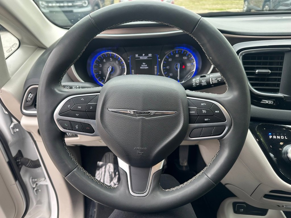 Used 2023 Chrysler Voyager LX image 17