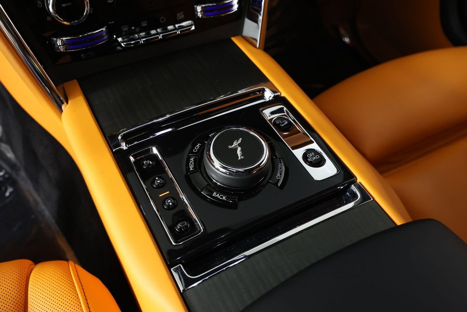 Used 2022 Rolls-Royce Cullinan w/ Cullinan Package AWD/4WD image 18
