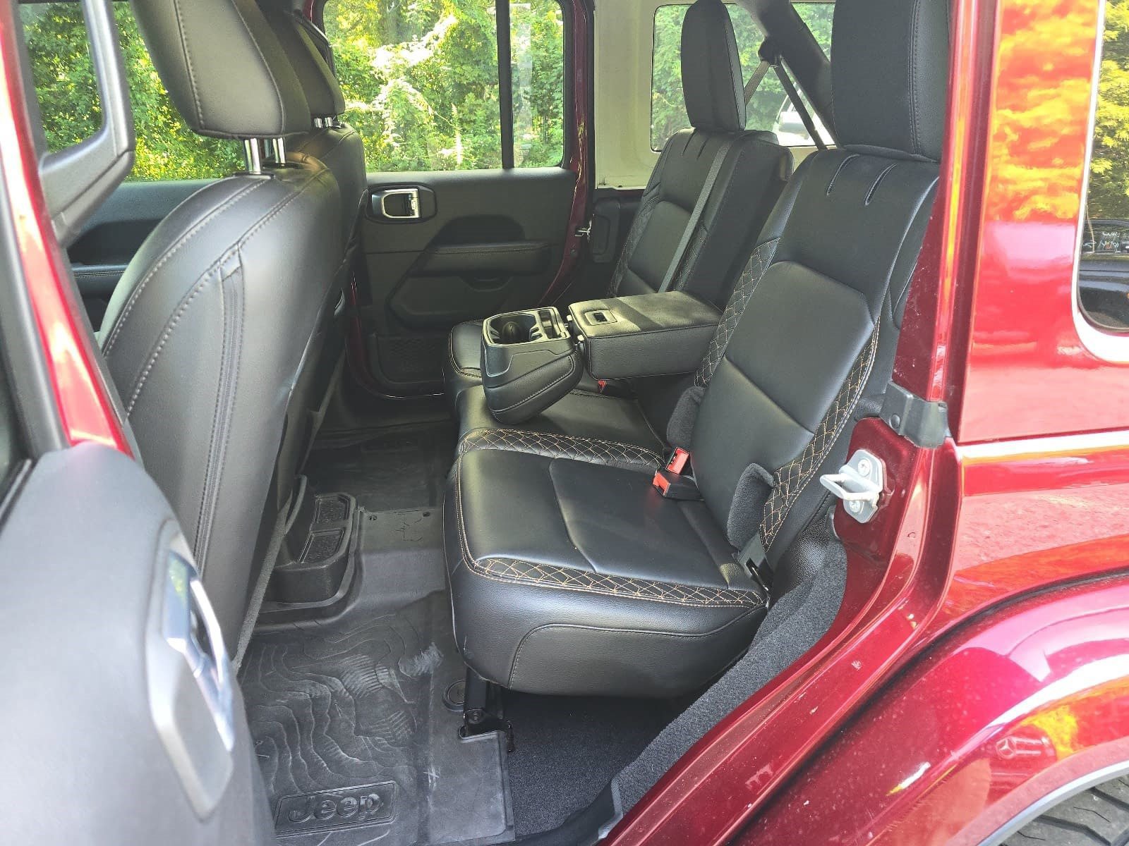 Used 2021 Jeep Wrangler Unlimited Sahara AWD/4WD image 24