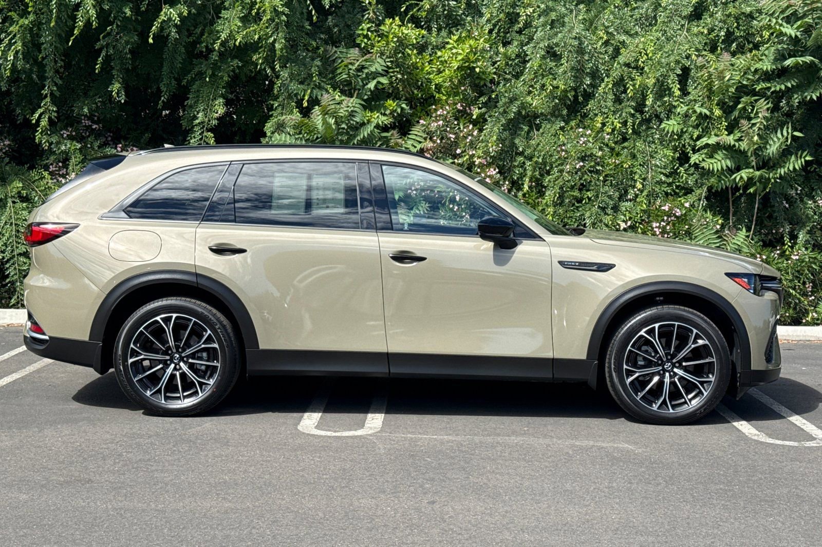 Certified 2025 MAZDA CX-70 Plug-In Hybrid w/ Premium Pkg image 3