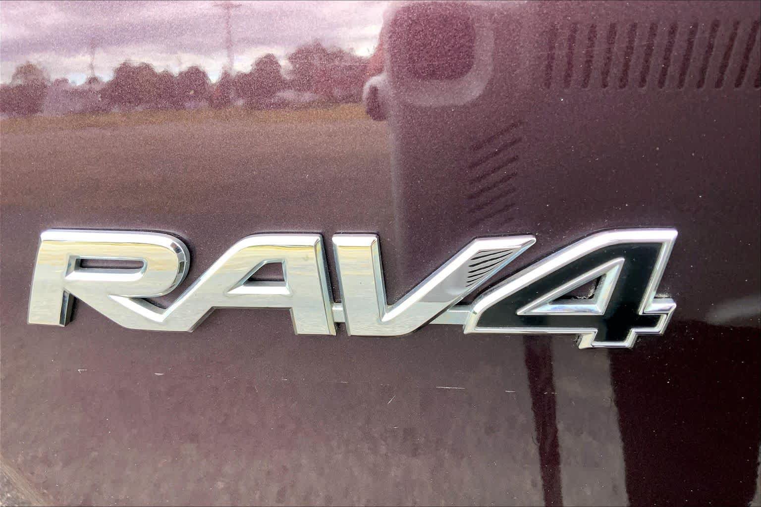 Used 2017 Toyota RAV4 XLE AWD/4WD image 10