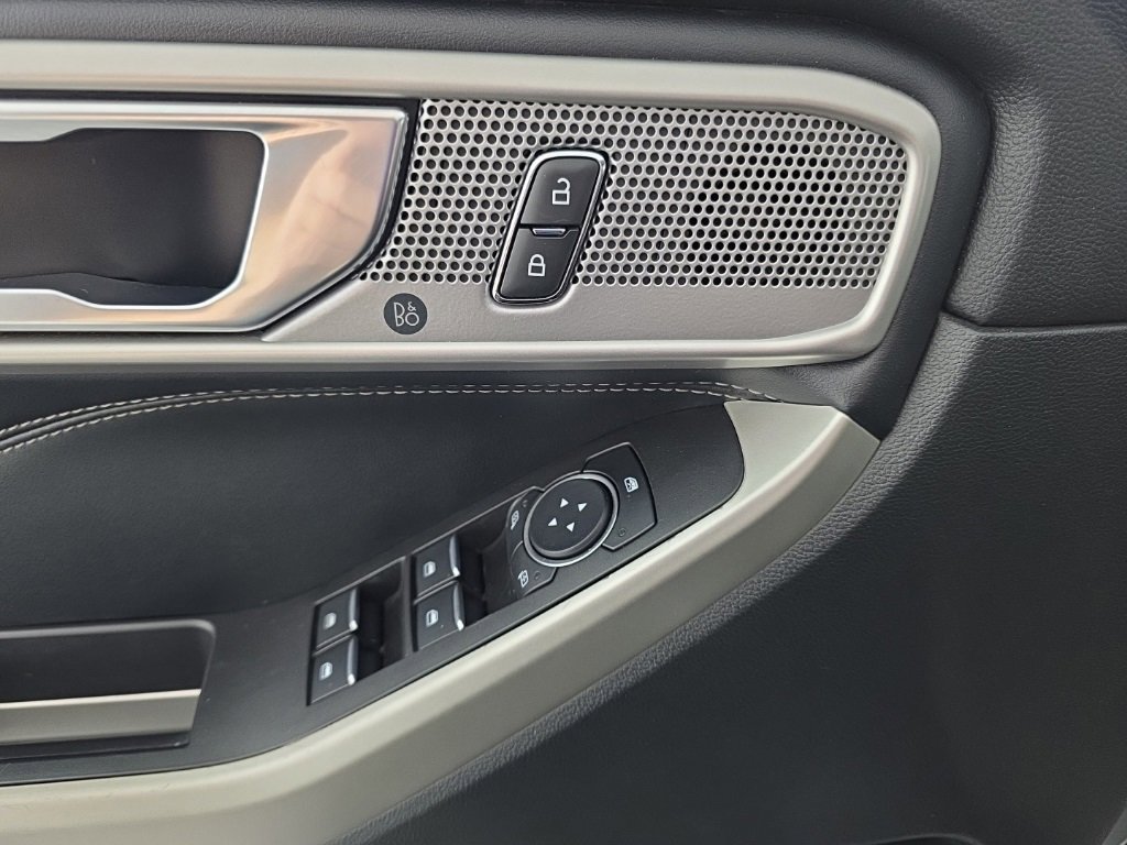 Used 2021 Ford Explorer Limited image 14