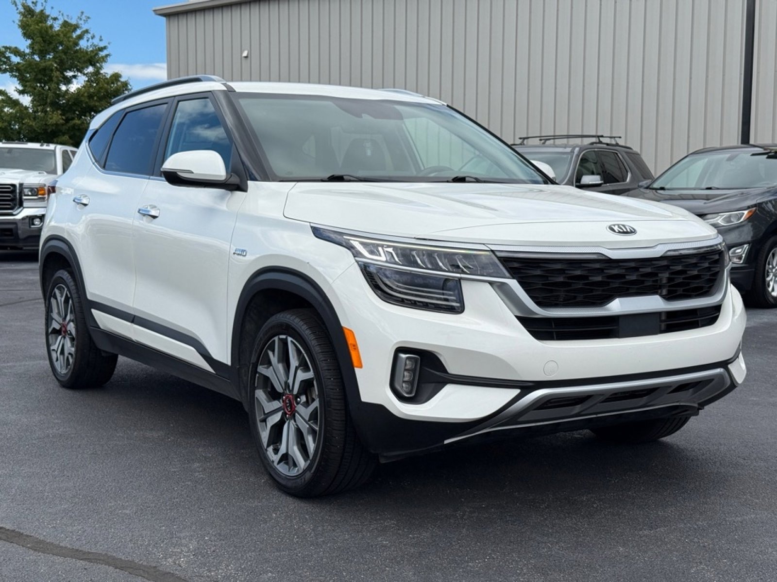 Used 2021 Kia Seltos SX image 2