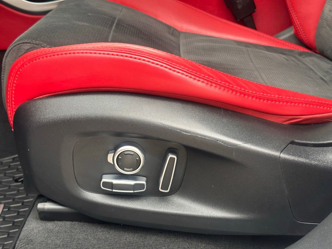 Used 2021 Jaguar F-PACE SVR image 28