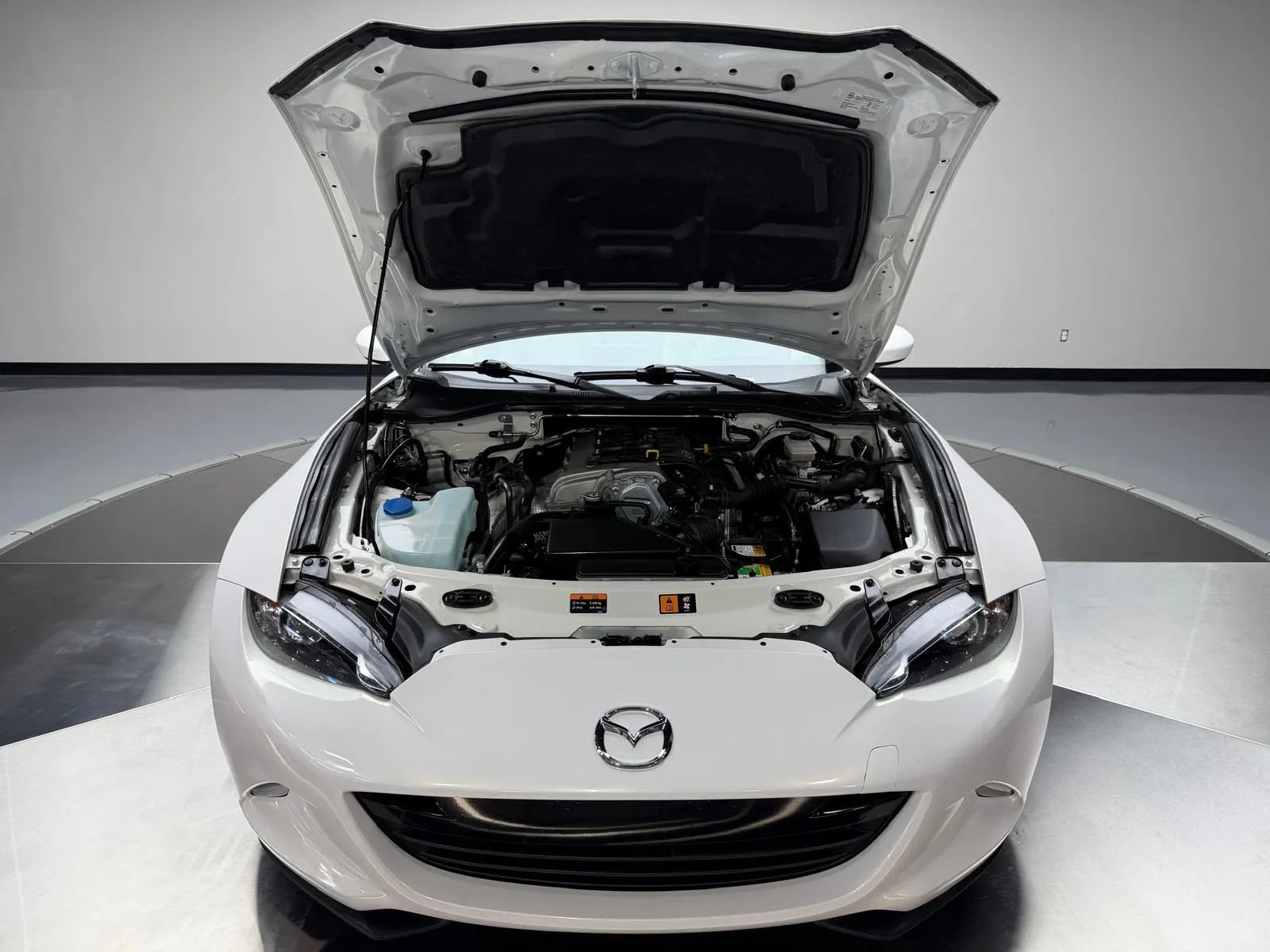 Used 2017 MAZDA MX-5 Miata RF Grand Touring RWD image 12