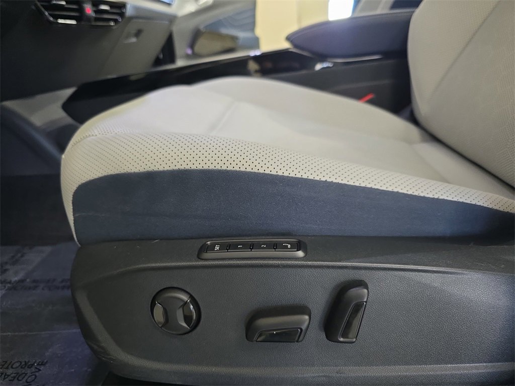 Used 2025 Volkswagen ID.4 Pro S Plus image 32