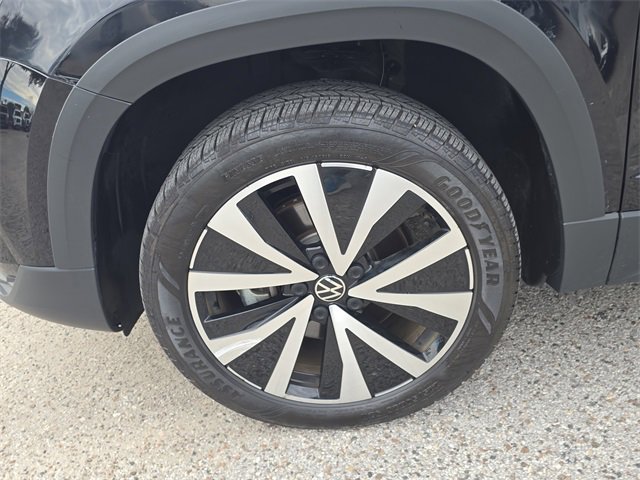 Used 2024 Volkswagen Taos SE image 35