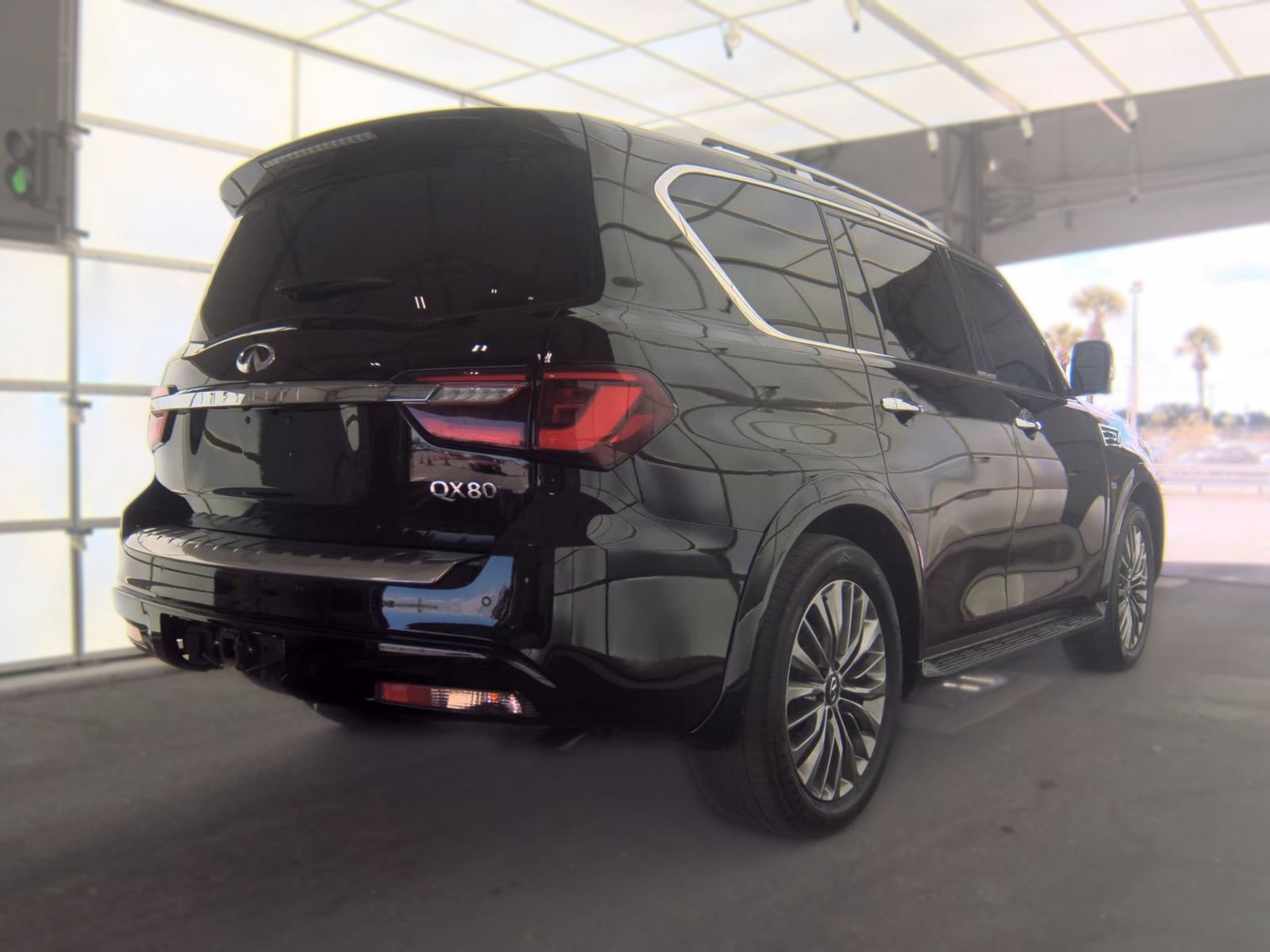 Used 2020 INFINITI QX80 Luxe w/ 22" Wheel Package RWD image 3