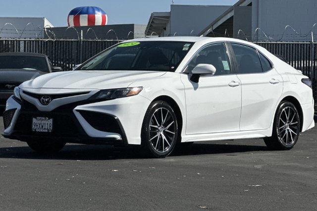 Used 2024 Toyota Camry SE FWD image 8