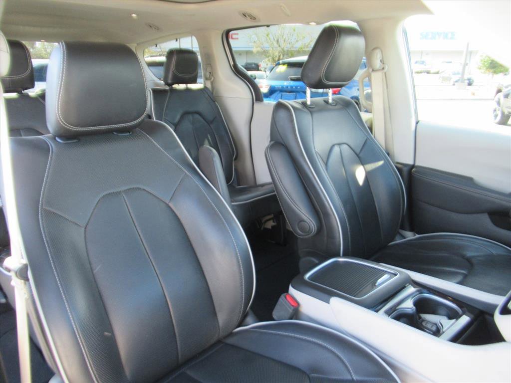 Used 2024 Chrysler Pacifica Limited image 8