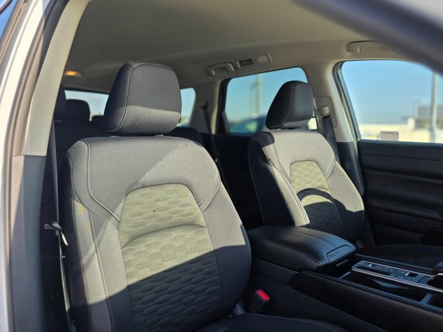 Used 2025 Nissan Pathfinder SV FWD image 11