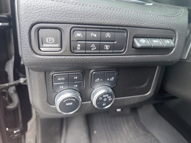 Used 2023 GMC Yukon XL Denali image 10