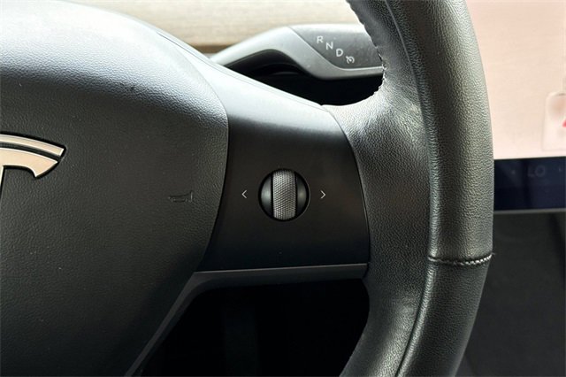 Used 2022 Tesla Model Y Long Range image 31