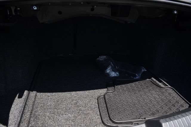 Used 2025 Volkswagen Jetta SE w/ Sunroof Package FWD image 24