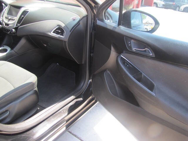 Used 2017 Chevrolet Cruze LS image 11